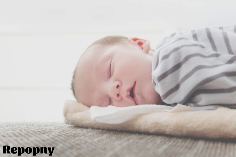 Examining the Reasons Babies Smiling While Sleeping