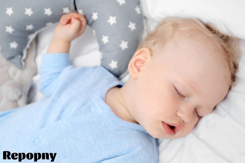 Infant Smiles While Sleeping - What Does It Mean